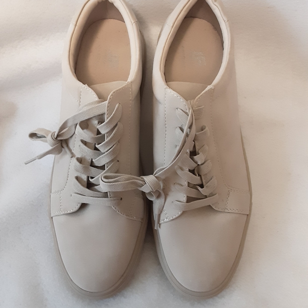 J Ferrar cream shoes - Picture 7 of 7